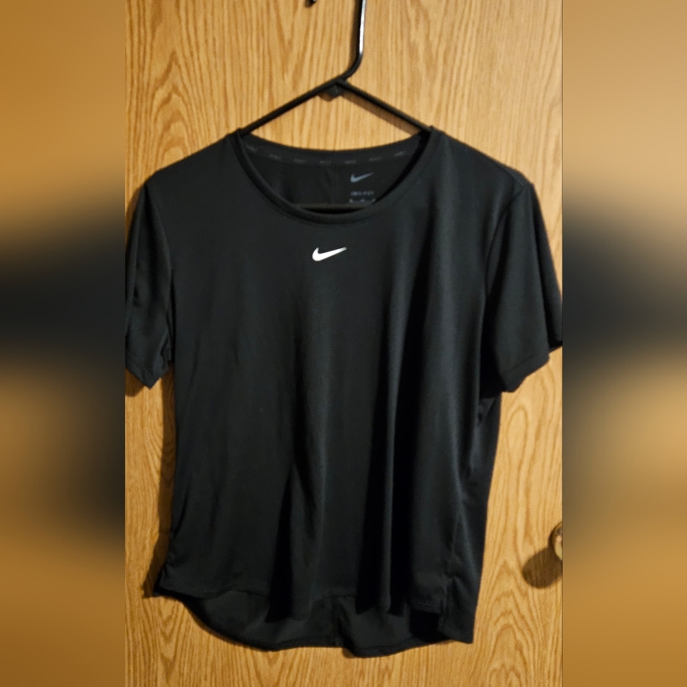 Nike Women's Black Short Sleeve Tee